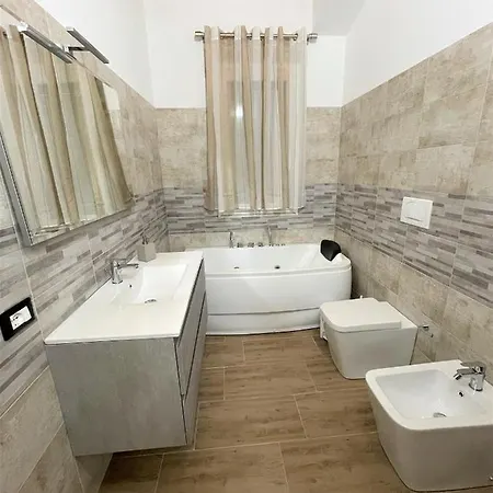 Nunzia Con Piscina, Sauna E Idromassaggio. *